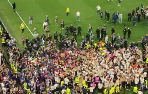 博鱼官网-关于建业球迷疯狂庆祝主场平局，实现保级突破的信息